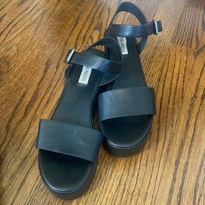 Steve Madden platform sandals- black